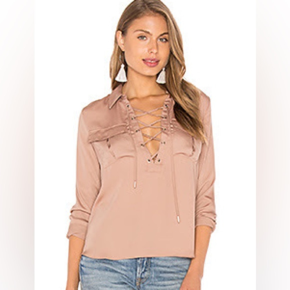 Long sleeved neutral top